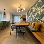 Modern 2 Bedroom Apartment With Sea Views