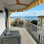 Modern 2 Bedroom Apartment With Sea Views