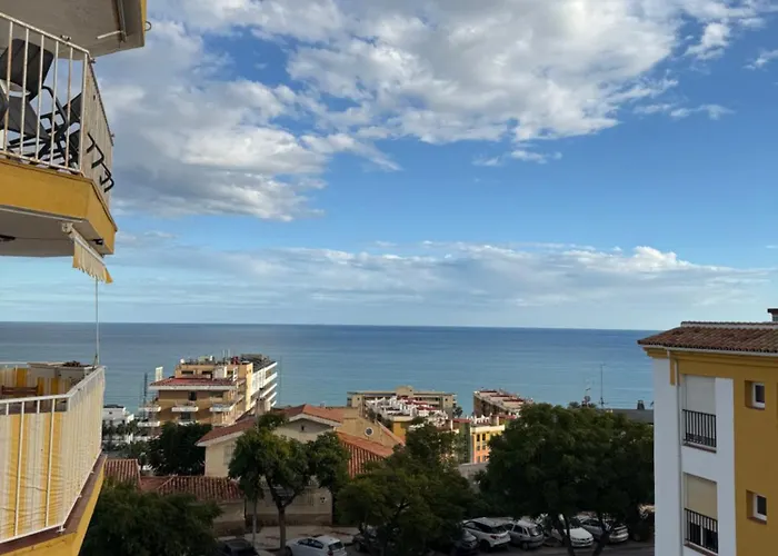 Modern 2 Bedroom Apartment With Sea Views