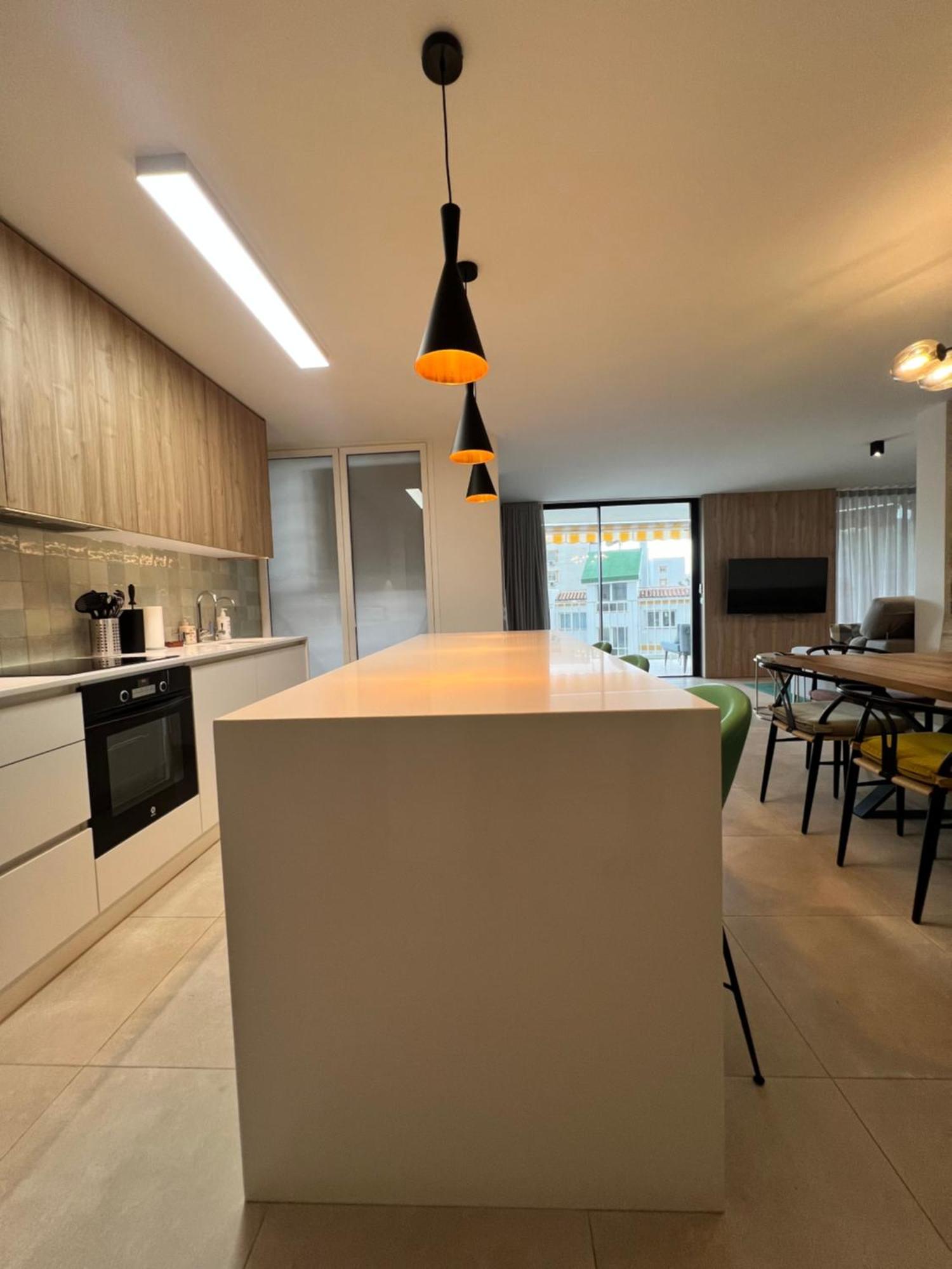 Modern 2 Bedroom With Sea Views